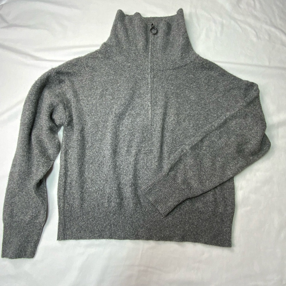 Rare Earth Travel Sweater • Heather Gray • Men’s Medium • Soft Fuzzy Knit - Picture 2 of 6